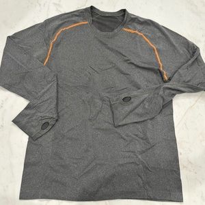 Lululemon Metal Tech Long Sleeve Half Zip size M Color gray 
Never worn